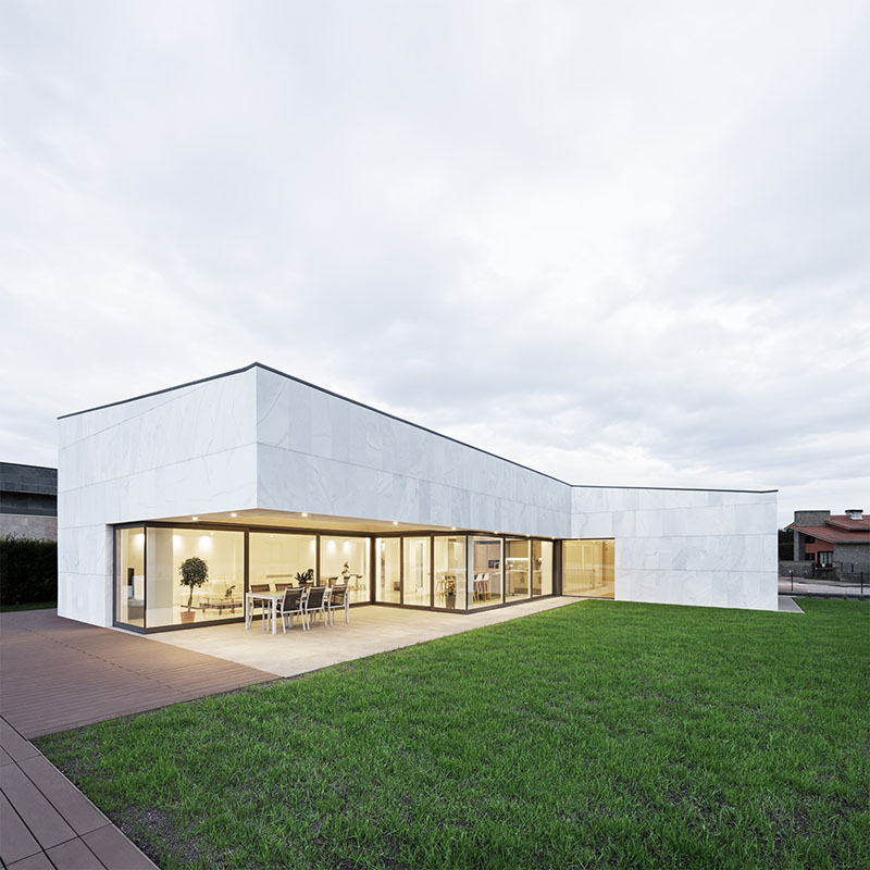 Villa Calle César Chicote